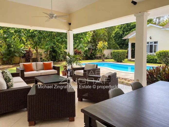 Elegant 4-Bedroom Villa with Pool in Black River