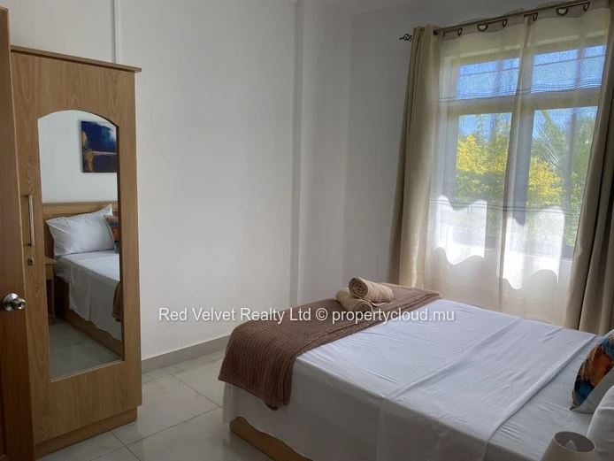 Appartement de 2 chambres au rez-de-chaussée à louer – Flic en Flac | Jardin | Rs 43,000