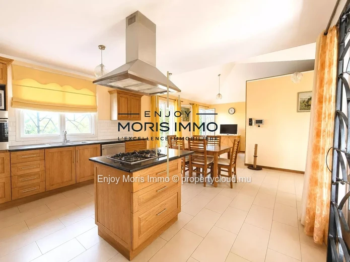 Spacious Furnished Villa with Pool – For sale at Cap Malheureux