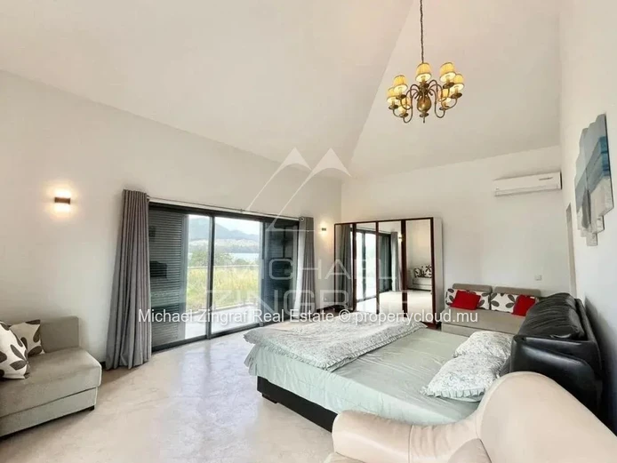 Villa élégante de 4 chambres avec vue mer – Vieux Grand Port