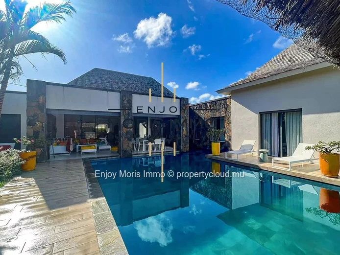 Luxury villa with pool for rent in Grand Baie – Mauritius | 420 m² | 4 en suite bedrooms | Long-term rental