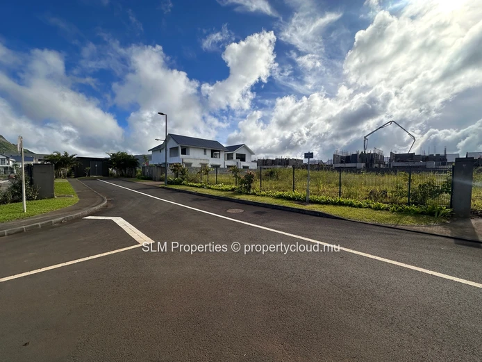 Moka - Residential land for sale in prime area -610 m2/ 161 Toises / 14.4 Perches