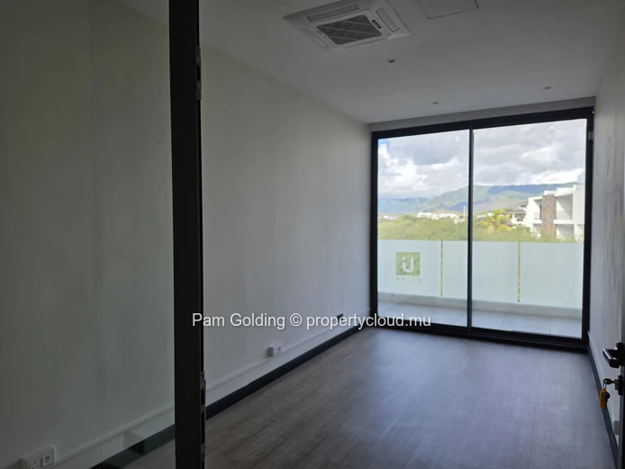 Looking for an executive office to rent in Tamarin? 
