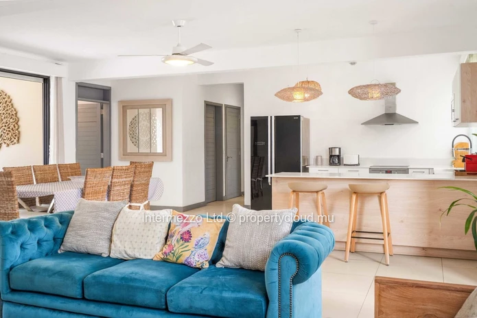 Élégante Villa avec Piscine, Jardin et Terrasse Couverte à Pereybere – Résidence Privée Sécurisée (RES)