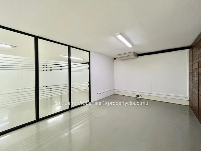 Bureaux modernes  à Phoenix – Rez-de-chaussée + Mezzanine – emplacement stratégique et cadre verdoyant