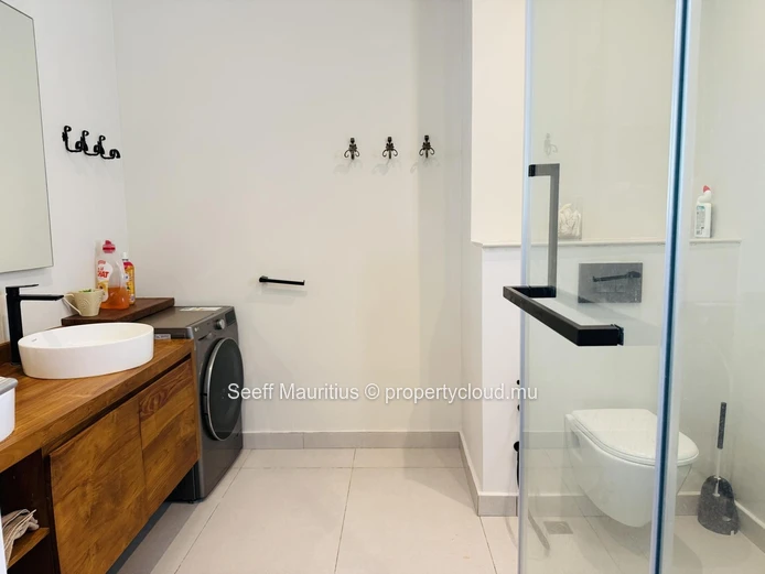 Stunning Sea Views – Exquisite 3-Bedroom Apartment