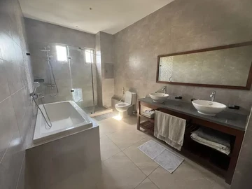 4 Bedroom Villa