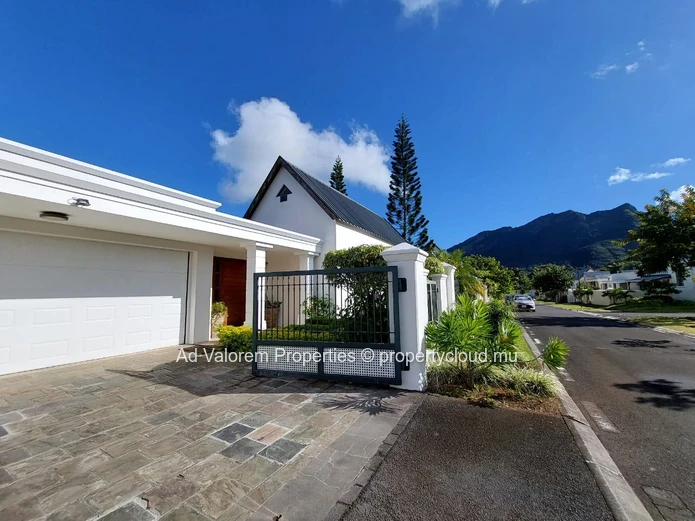 Superbe maison de 260m² à louer – meublée & équipée