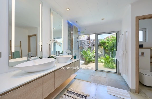A vendre villa dans une résidence de prestige accessible aux étrangers. A deux minutes du centre de Grand Baie.