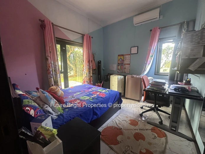 Maison meublée de 3 chambres à louer à Ebène Au Bout Du Monde avec jardin