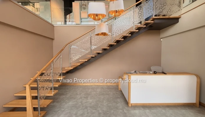 Bâtiment industriel de 1 600 m² à louer à Phoenix – Rs 450 000/mois