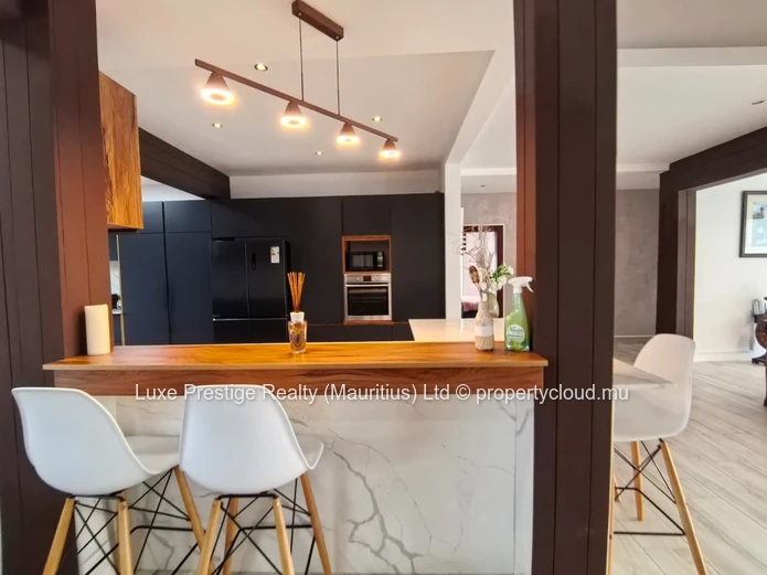 Villa de Luxe Meublée 5 Chambres à Louer à Grand Baie | Piscine Privée | Résidence Sécurisée
