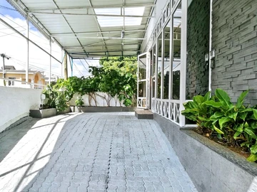 27 Bedroom Townhouse, Duplex