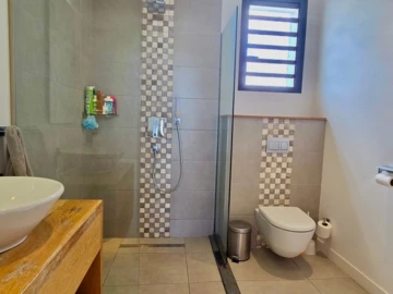 5 Bedroom Villa