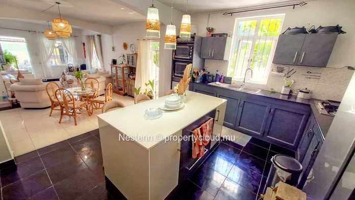 Charming 6 bedroom house with a swimming pool