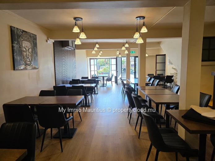 Restaurant & Pub + 5 Studios – Grand Baie Center