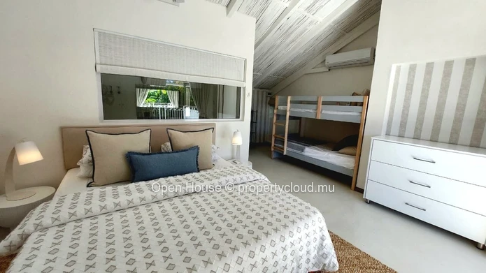 Villa meublée de 3 chambres avec piscine à louer à Calodyne