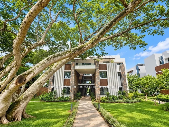 New 3-bedroom en suite apartment with mountain view