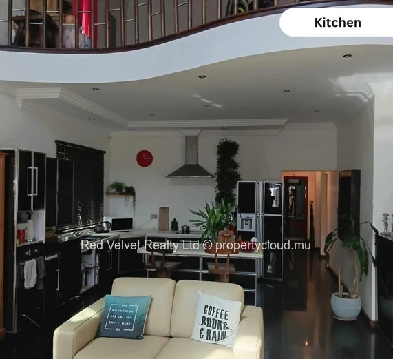 Spacieuse maison à vendre à Trianon | Opportunité de conversion résidentielle ou commerciale