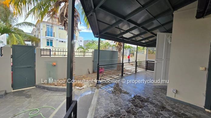 Villa de 3 chambres à vendre à Flic en Flac avec 334 m² habitables