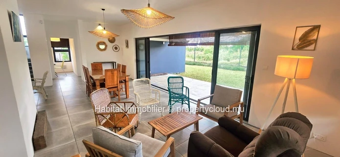 A louer : Maison située dans un lotissement privé résidentiel à Beau Vallon