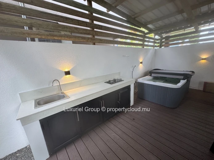 Villa contemporaine avec jacuzzi à Trou aux Biches