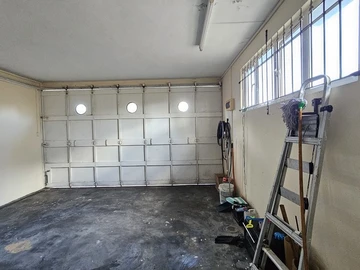 Tranquil Coastal Living: Charming home in peaceful area