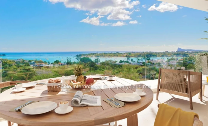 Stunning Apartments with Sea Views in Grand bay, Communal Pool 