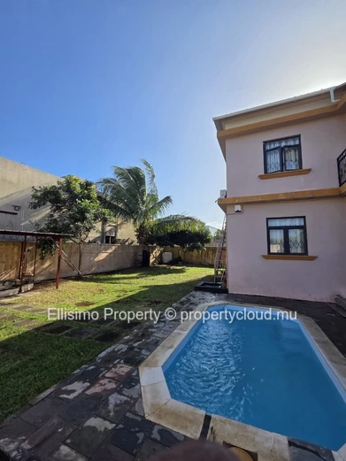 À vendre – Maison 4 chambres avec piscine, CCTV et alarme | Goodlands (Bypass)