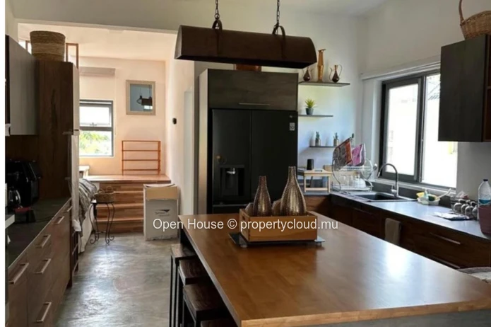 Luxurious Residential Complex in Calodyne with 5 Bedrooms and Stunning Views - Price Reduced!