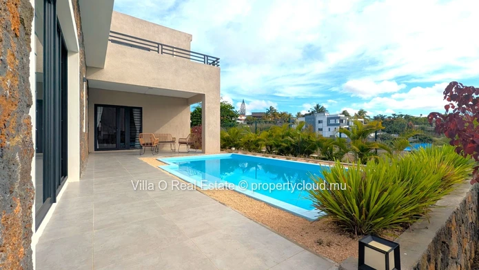 In a brand new secure, exclusive residence, with a beautiful communal garden of 2000 m2, lovely furnished and equippe...