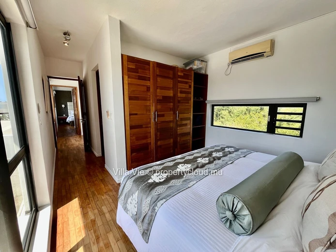 Calodyne - Elegant 4-bedroom home with swimming pool and garden