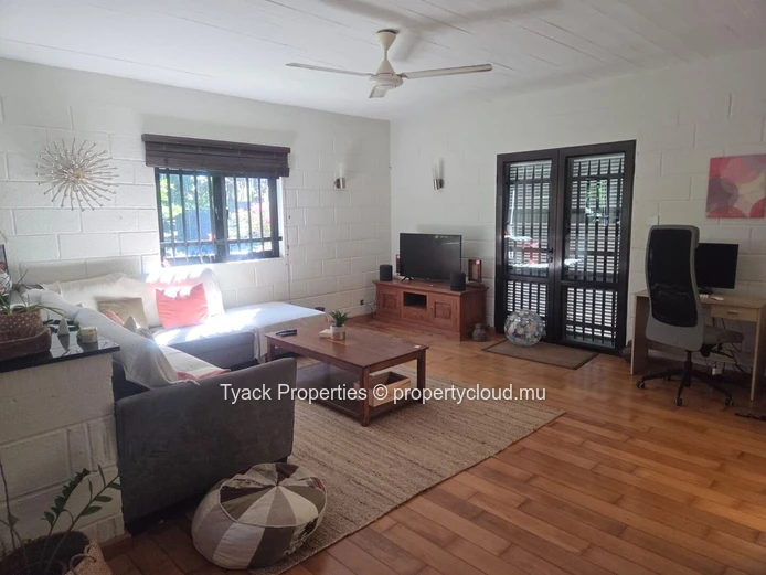4-Bedroom Villa with Private Pool for Rent in Pereybere