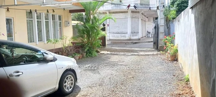 Maison 5 Chambres à Vendre à Rose Hill – Excellente Opportunité à Prix Attractif