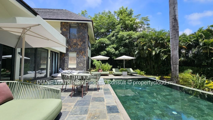 Contemporary Luxury Villa for Sale in Prestigious Golf Estate