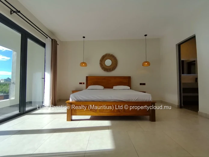 Villa Neuve de 4 Chambres à Louer à Grand Baie | Piscine Privée, Garage, Balcons et Propriété Sécurisée