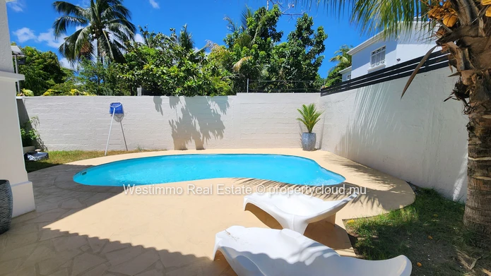 Maison familiale rénovée à louer à Rivière Noire avec piscine