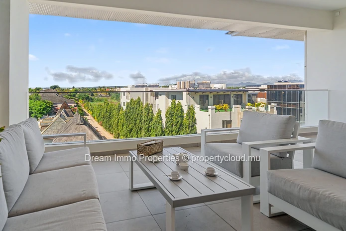 Élégant penthouse meublé de 3 chambres avec vue mer et piscine privée à Pereybère – Ile Maurice
