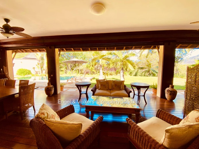 5 Bedrooms Villa on a golf Course