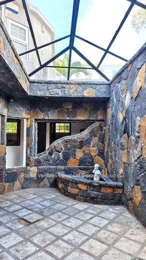 Villa élégante avec 4 chambres à louer et à vendre, Floréal – Centre
