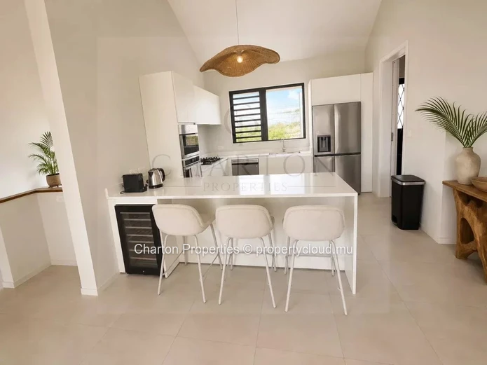 Villa contemporaine neuve avec piscine et vue panoramique exceptionnelle à Belle Vue Harel