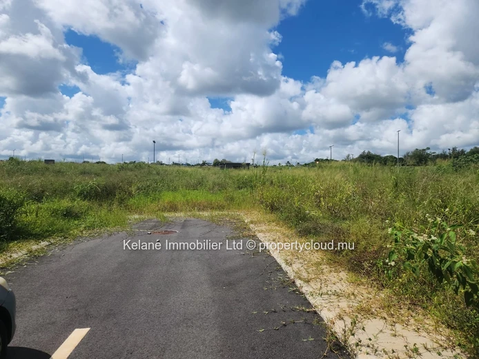 ?? Commercial Plot for Sale – Le Lotissement Pierrefonds