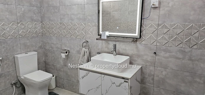 Well-located 4-bedroom house with garage & terraces