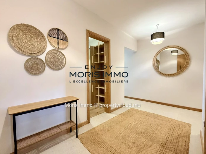 Set in a quiet, tree-lined park—214-square-meter apartment