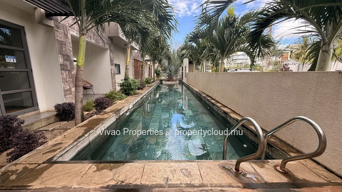 Appartement de 3 chambres en R+2 à vendre à Flic en Flac avec piscine0 Rs
