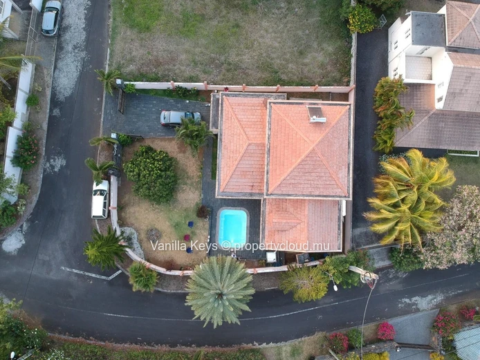 Élégante Maison Familiale avec Piscine à Vendre  a St Antoine
