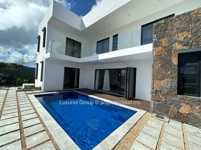 Contemporary Villa For Rent In Cap Malheureux