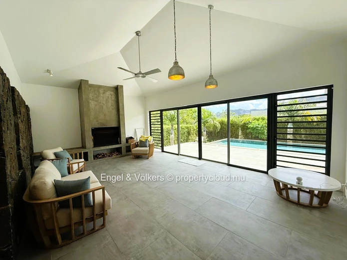 Luxury 4 bedroom Villa with garden and swimming pool for rent in Moka
