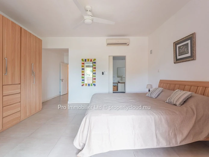 Fully Renovated Duplex With Private Garden And Basement ,Black River
