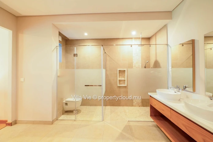 Belle Vue Harel - Spacious 4-bedroom first floor apartment (Sole Mandate)